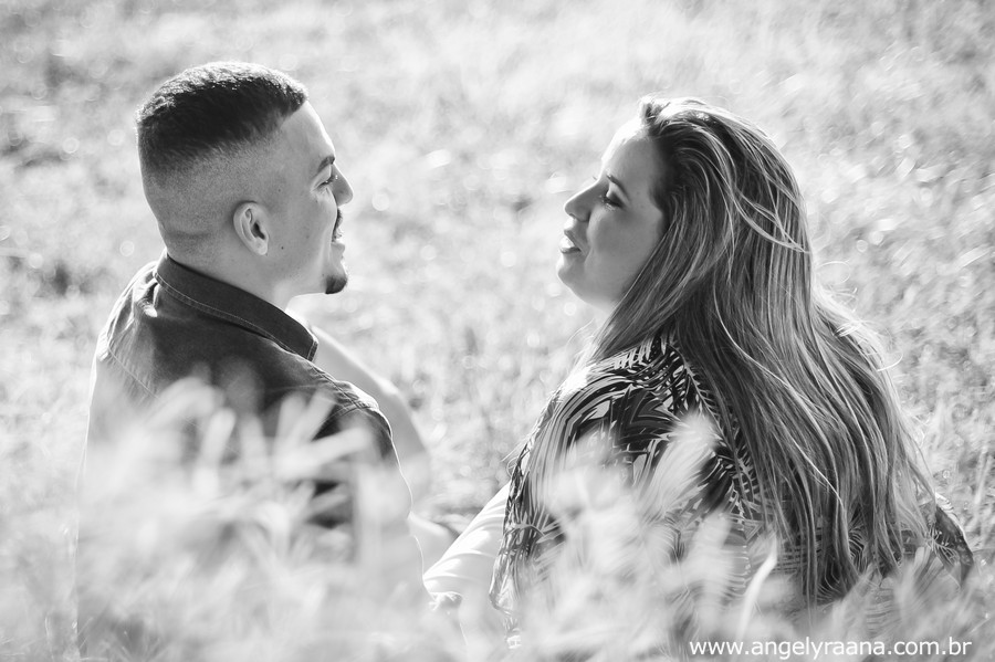 ensaio pre wedding realizado na lagoa de Maricá no fim de tarde