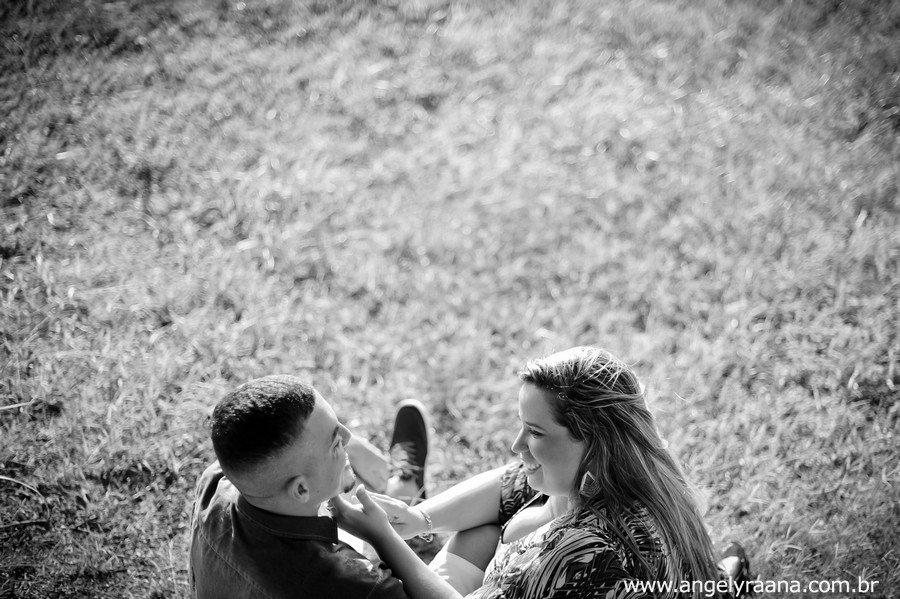 ensaio pre wedding realizado na lagoa de Maricá no fim de tarde