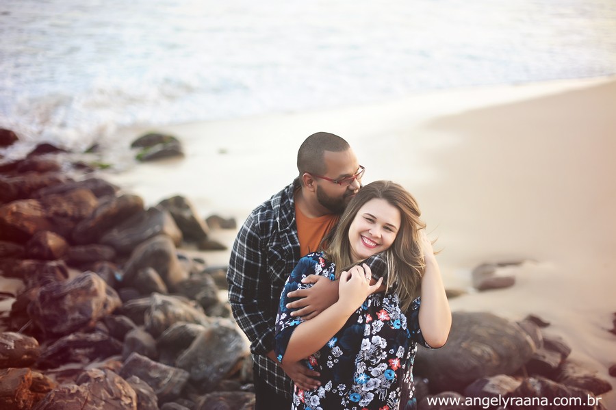 pre wedding realizado ao entardecer em Maricá nas pedras