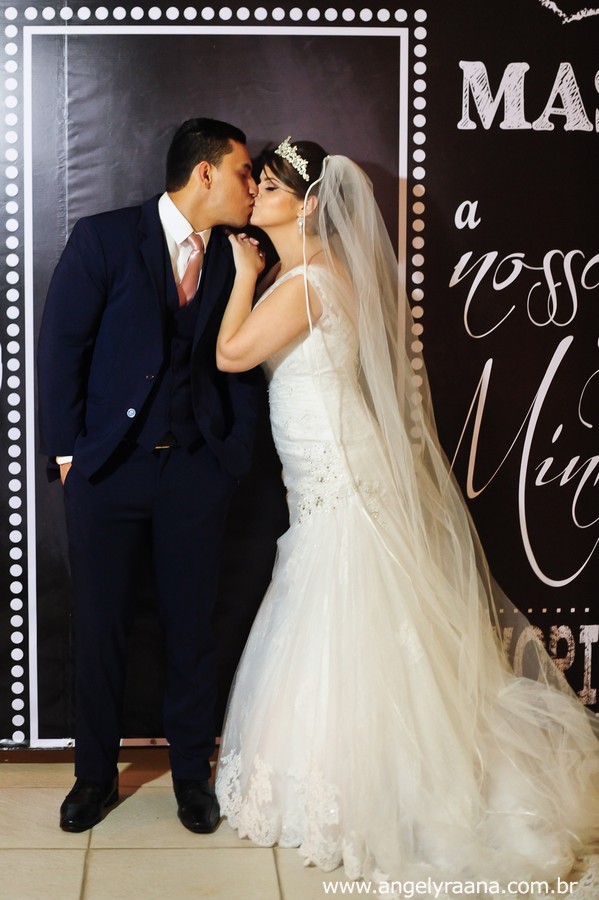 Sessão fotográfica dos noivos de casamento realizado no espaço de festa 1001 em São Gonçalo