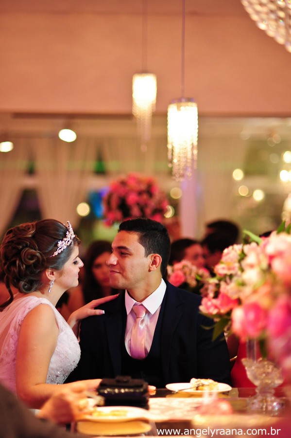 Sessão fotográfica dos noivos de casamento realizado no espaço de festa 1001 em São Gonçalo