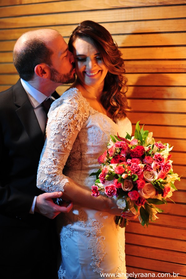 noivos no mini wedding realizado no restaurante nanquim
