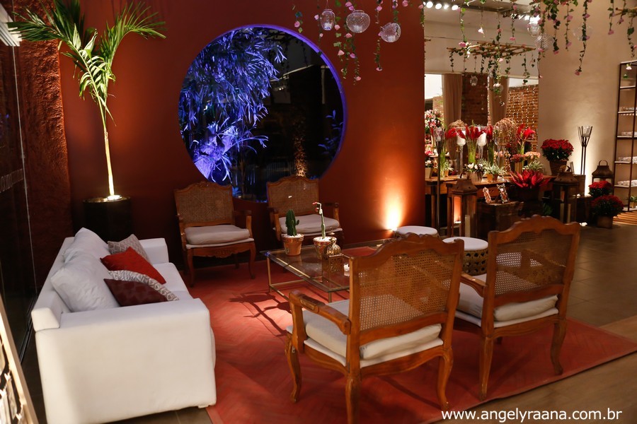 Decoração vermelha de casamento no espaço multiplo IF Niterói realizado por Thienny Tamis
