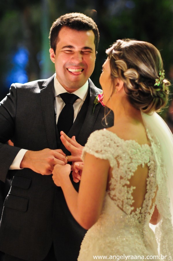 Troca de Alianças na cerimônia de casamento no espaço multiplo IF Niterói realizado celebrado pelo pastor Wesley Blackman
