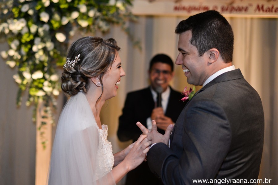 Troca de Alianças na cerimônia de casamento no espaço multiplo IF Niterói  celebrado pelo pastor Wesley Blackman
