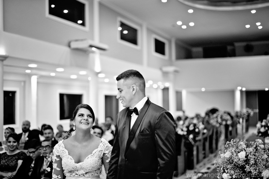 Cerimônia de casamento na igreja do Salão Ares, na ilha das flores em São Gonçalo
