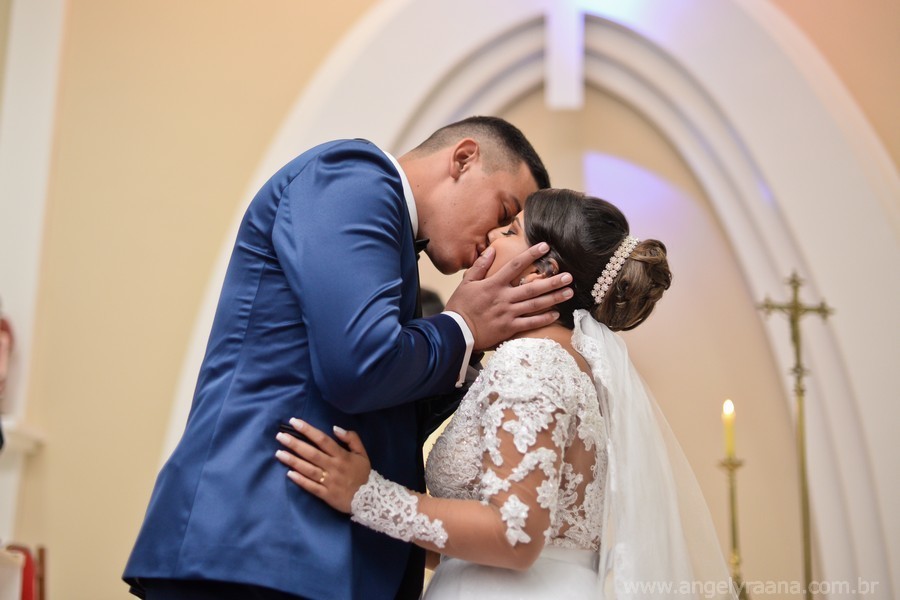 Cerimônia de casamento na igreja do Salão Ares, na ilha das flores em São Gonçalo