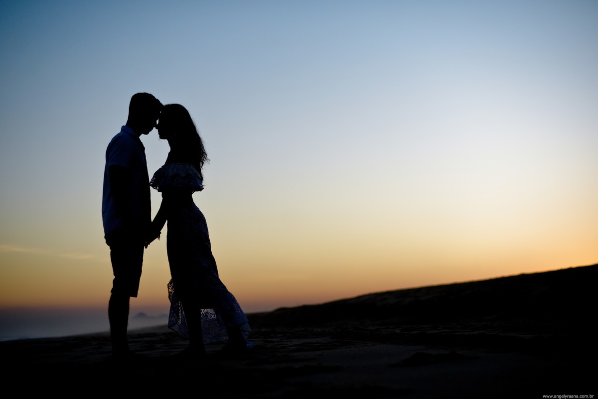 Pre wedding foto de silhueta na praia da Barra de Maricá Rj