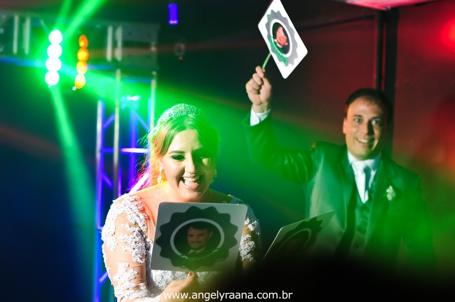 fotografias espontaneas de de noivos na pista de dança da casa de festas greenhouse buffet na Ilha do Governador
