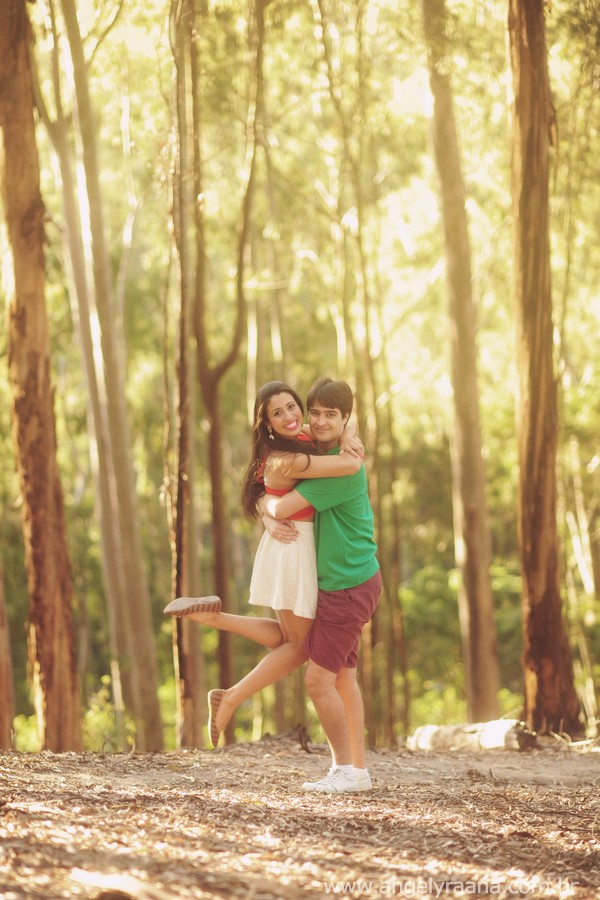 ensaio de noivos pre wedding estilo natural na floresta realizado na cidade de Niterói Rio de Janeiro
