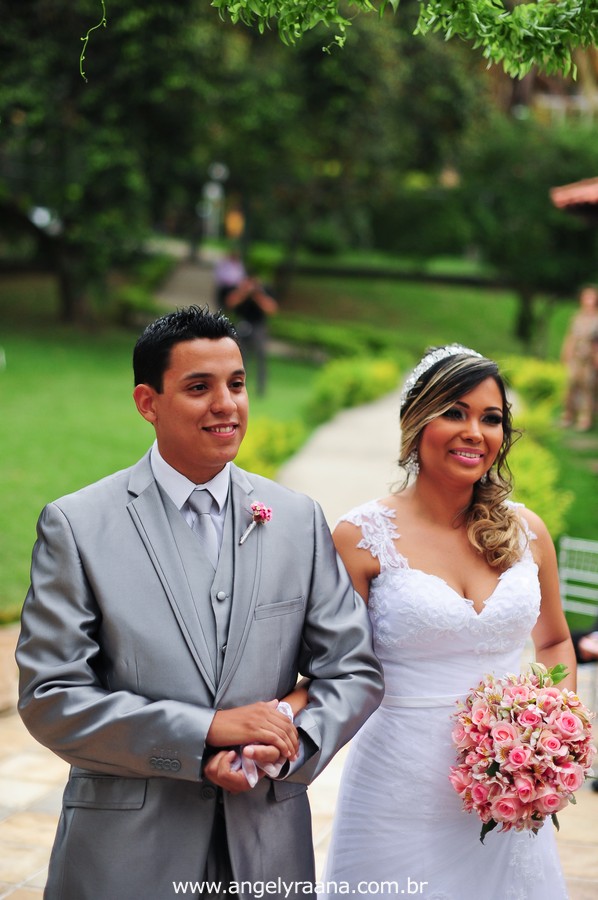 cerimônia de casamento realizado de dia no jardim do garden Vip São Gonçalo