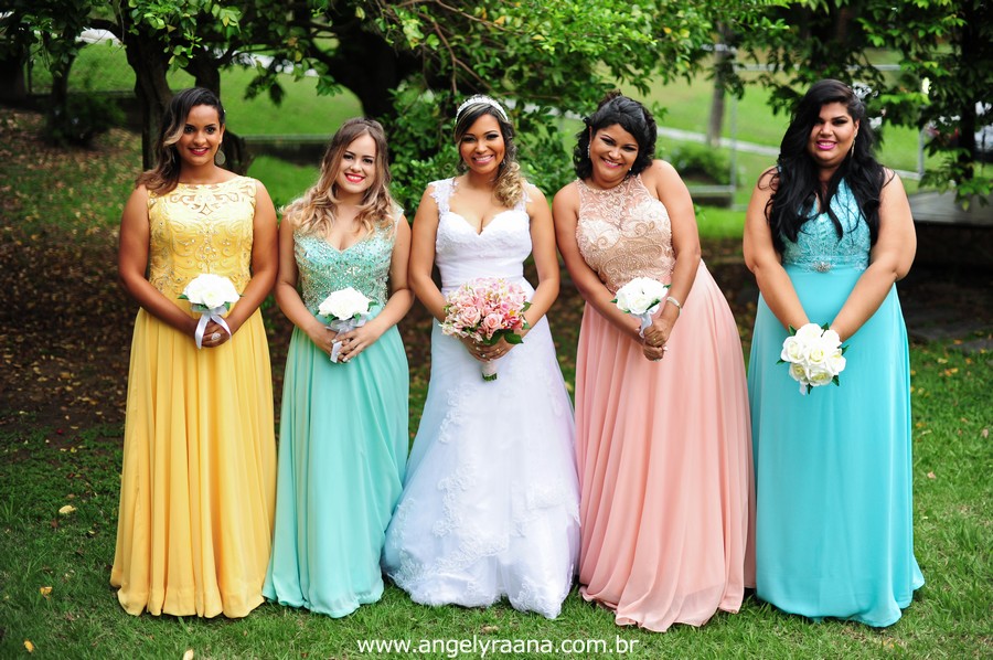 madrinhas da noiva de  casamento realizado de dia no jardim do garden Vip São Gonçalo
