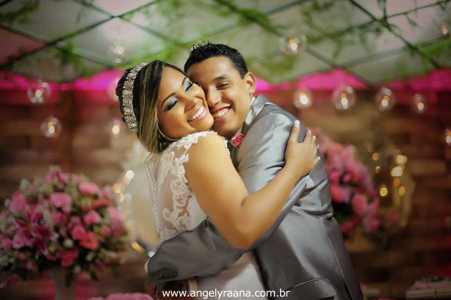 fotografia dos noivos realizado de dia no jardim do garden Vip São Gonçalo fotojornalismo de casamento