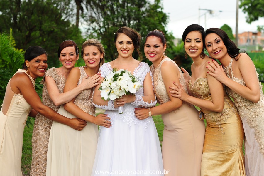 madrinhas de casamento no jardins do chalé em são gonçalo do casamento estilo diy folk de dia da vivan e thiago