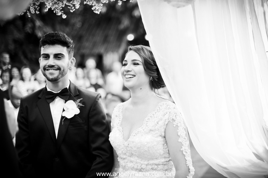 cerimônia de casamento no jardins do chalé em são gonçalo do casamento estilo diy folk de dia da vivan e thiago com fotojornalismo