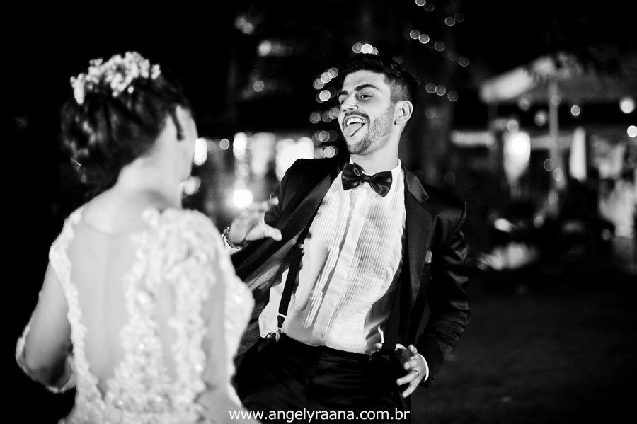 cerimônia de casamento e noivos dançando no jardins do chalé em são gonçalo do casamento estilo diy folk de dia da vivan e thiago