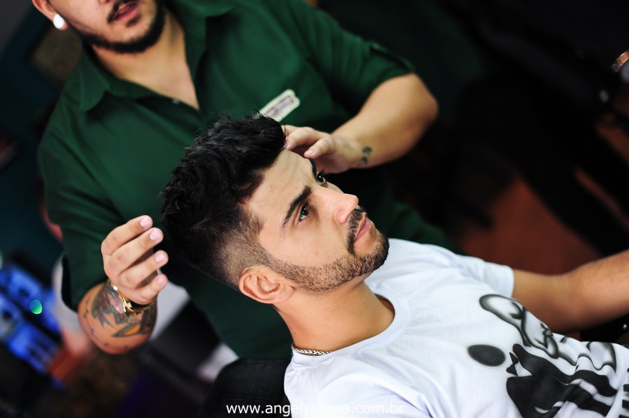 Making off Noivo no barber shop em Niterói -RJ fotografado por angely ráana fotografias cortando o cabelo