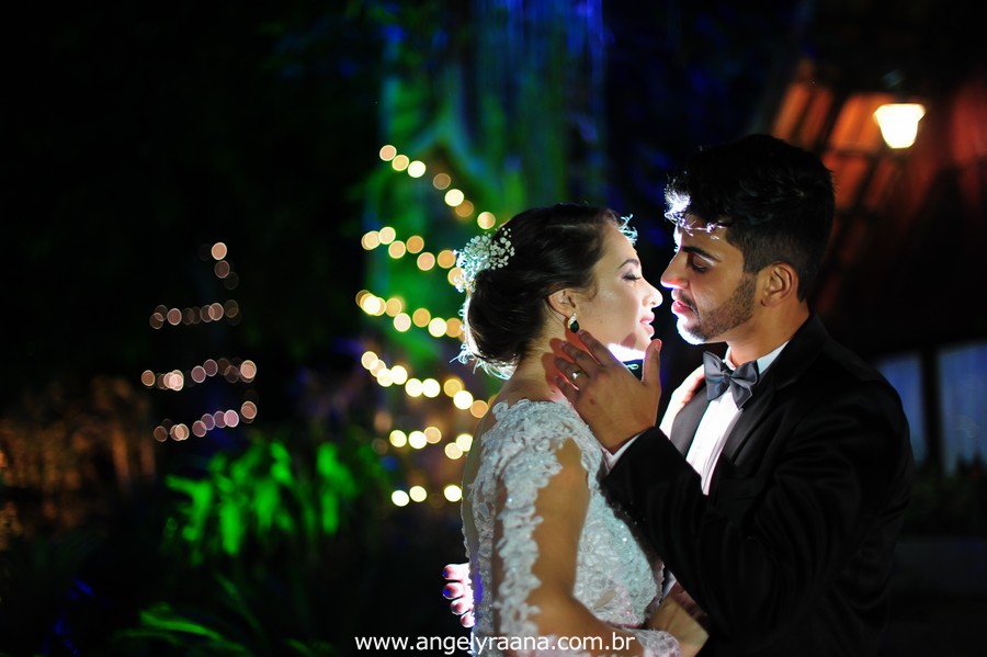 cerimônia de casamento e noivos dançando no jardins do chalé em são gonçalo do casamento estilo diy folk de dia da vivan e thiago