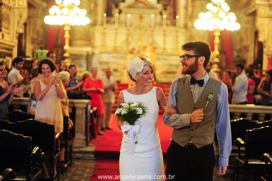 fotografia de casamento de dia na candelária com vestido de noiva simlpes chique - RJ