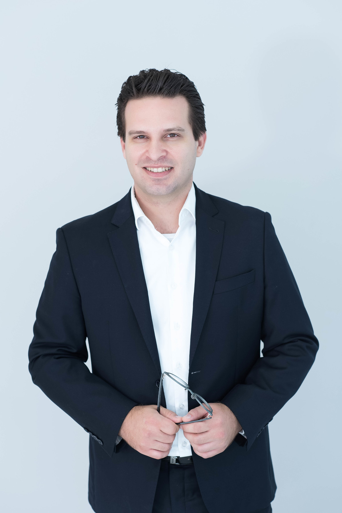 fotos de perfil profissional - retrato profissional - fotografia linkedin - fotografia masculino - fotos homem estúdio