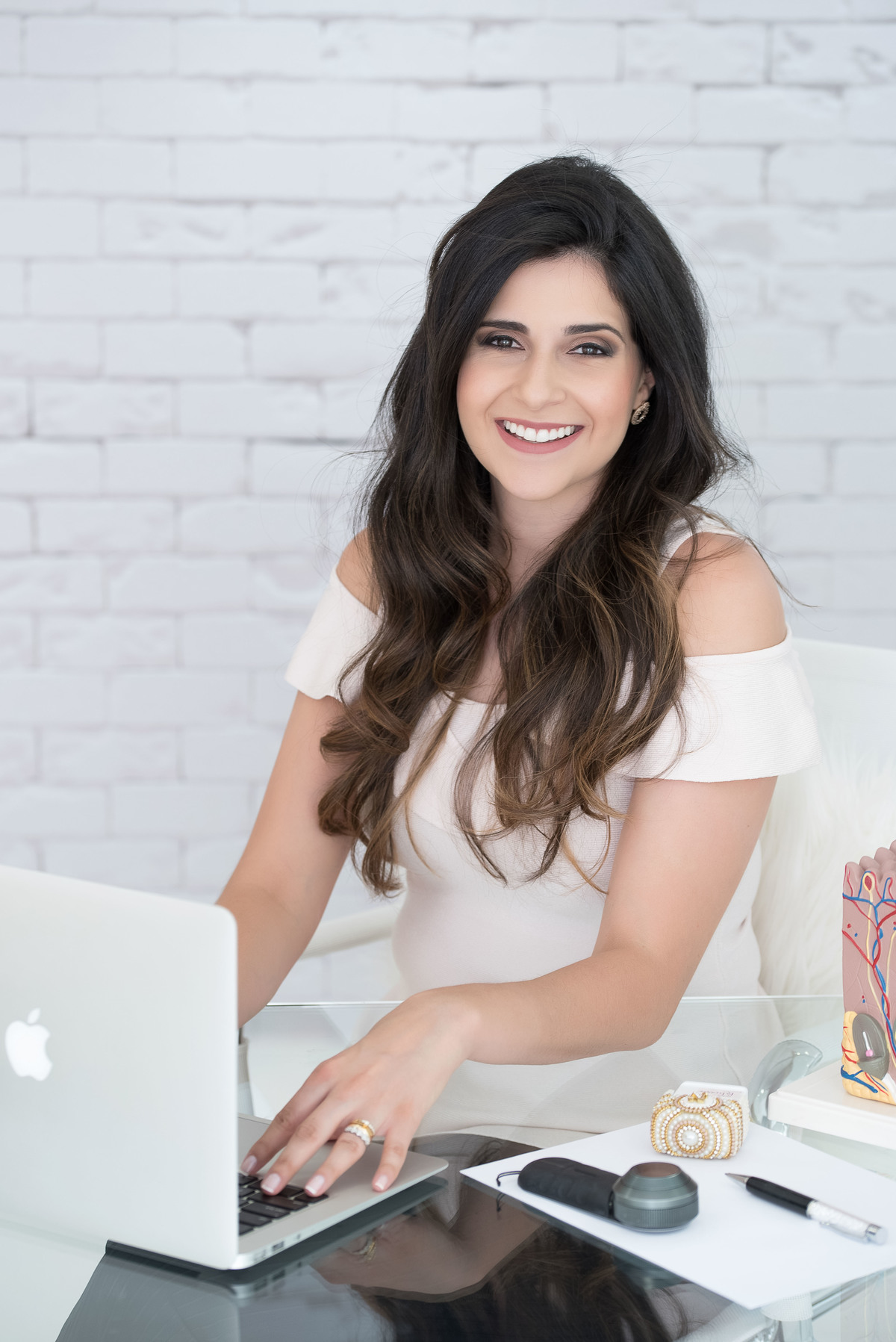 Fotos de Perfil Profissional, Retrato Profissional, Fotos corporativas, Fotos Estúdio, Foto para Linkedin, Foto para Facebook, Foto para Site, Foto Médico, Foto médica, Foto Portfólio, Foto Dra.