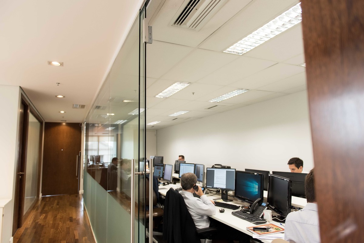 Fotos perfil profissional, estúdio, fotos empresa, fotos escritório, foto são paulo, estúdio fotográfico, fotos em grupo, fotos linkedin, fotos profissionais corporativas, fotografia empresarial, fotografia empresários