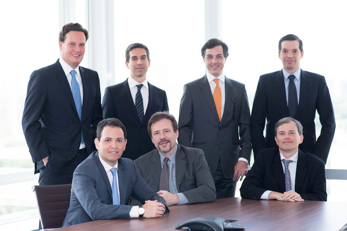 Fotos perfil profissional, estúdio, fotos empresa, fotos escritório, foto são paulo, estúdio fotográfico, fotos em grupo, fotos linkedin, fotos profissionais corporativas, fotografia empresarial, fotografia empresários