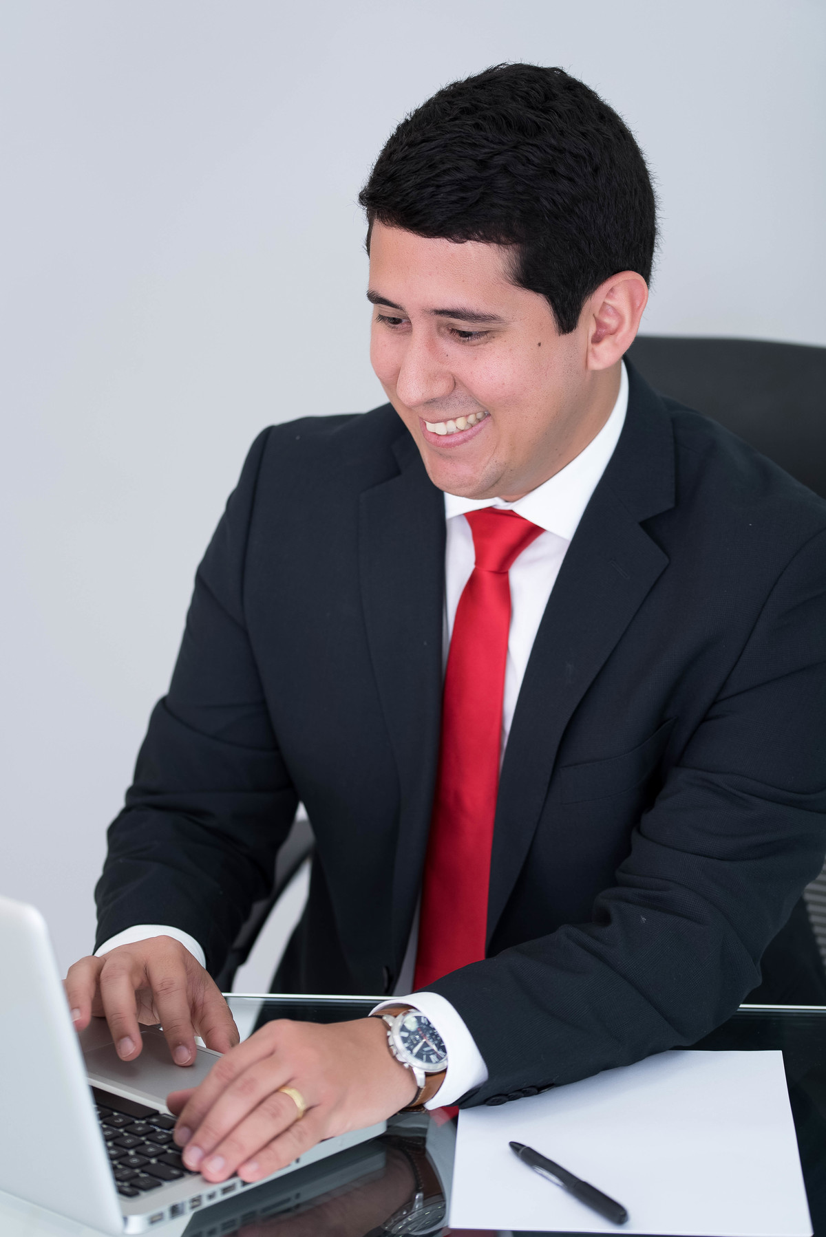 fotos de perfil profissional, fotos para site, fotos para linkedin, fotografia corporativa, fotografia médico, foto profissional médico, retrato profissional são paulo, fotos no studio profissionais, gravata