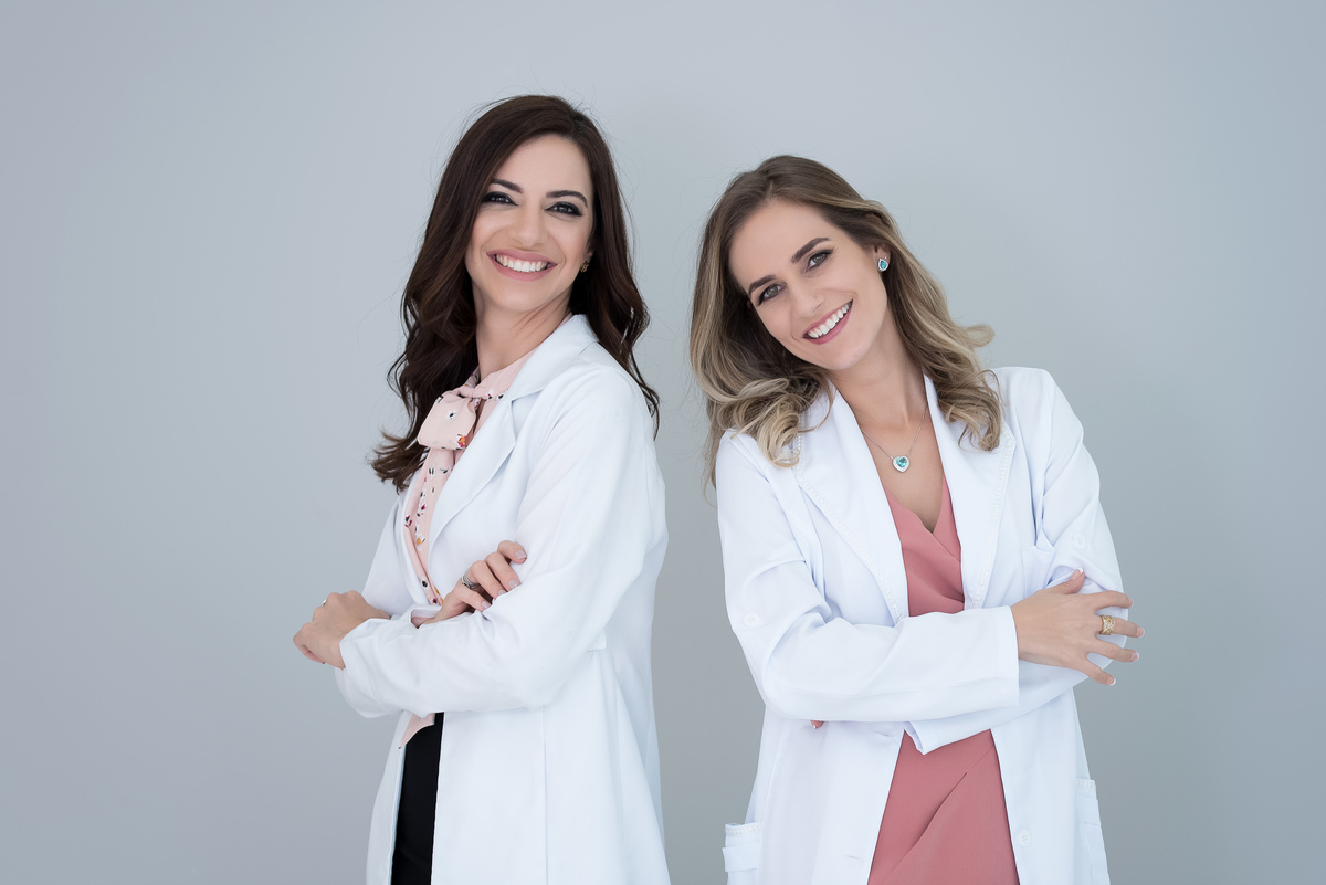 foto perfil profissional, fotografia corporativa, fotografia retrato profissional, foto corporativa, fotografia médico, foto estúdio médico, foto para LinkedIn, foto profissional, foto em dupla, fotografia sócios, fotografia profissional empresa