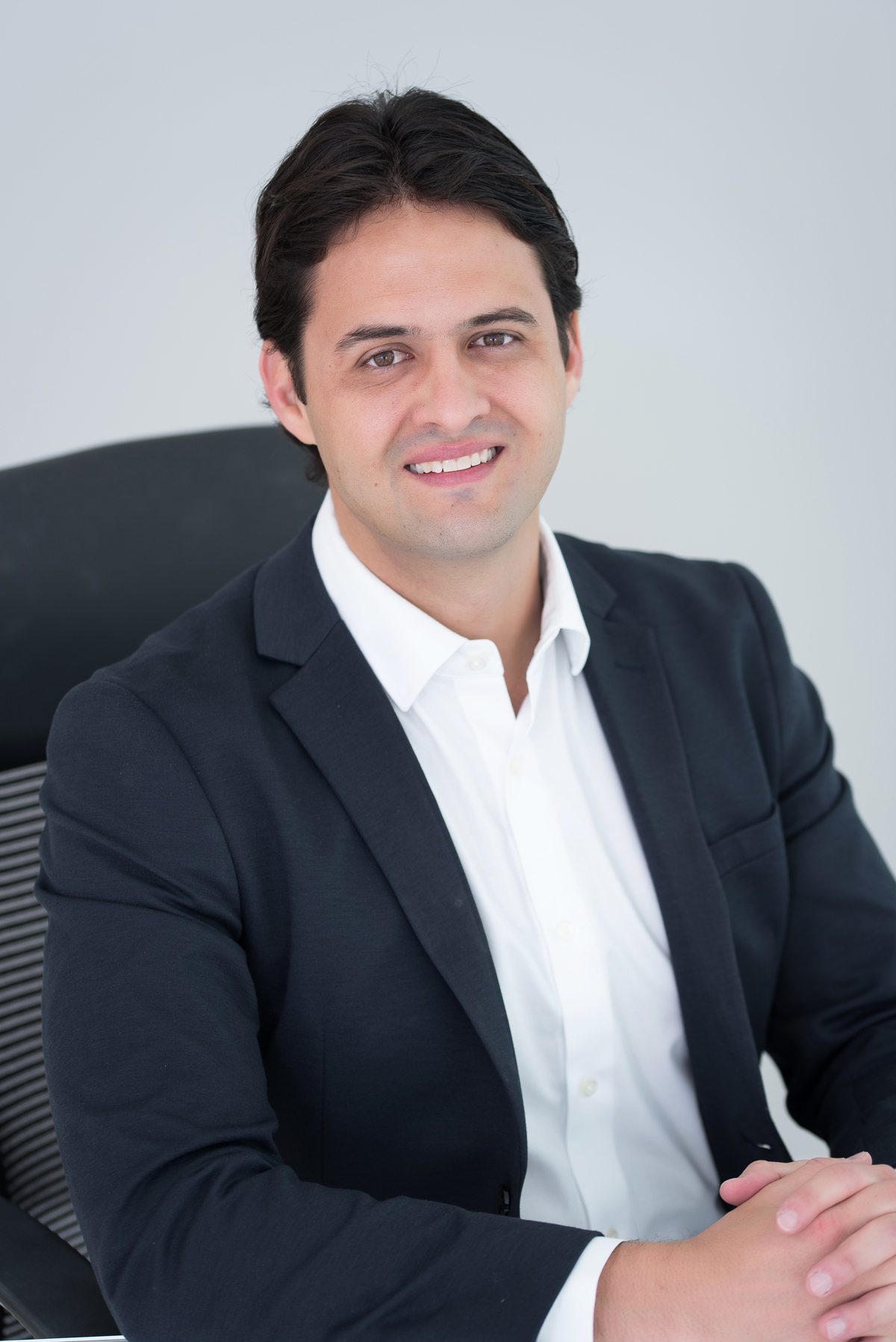 Fabrício Drumond, SuperBAC Biotechnology Solutions, Fotografia de Perfil Profissional, Fotografia Corporativa, Fotografia Profissional, Fotos Masculinas, Empresa, Fotos em estúdio, fotos no studio, homem de terno, fotos corporativas ao ar livre