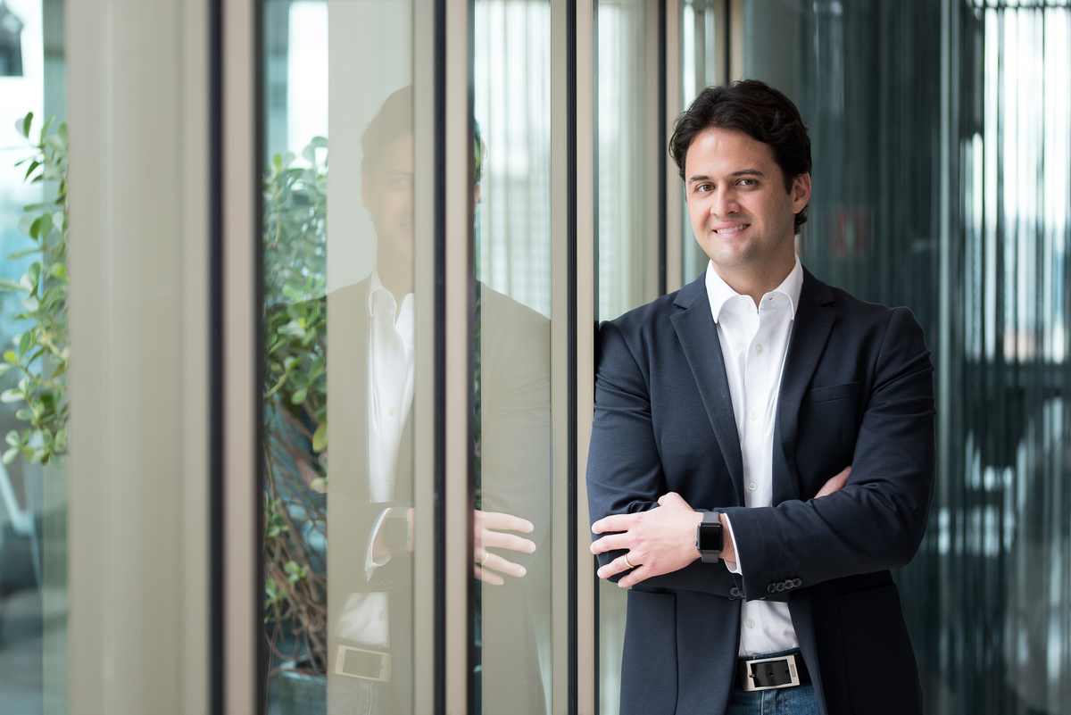 Fabrício Drumond, SuperBAC Biotechnology Solutions, Fotografia de Perfil Profissional, Fotografia Corporativa, Fotografia Profissional, Fotos Masculinas, Empresa, Fotos em estúdio, fotos no studio, homem de terno, fotos corporativas ao ar livre