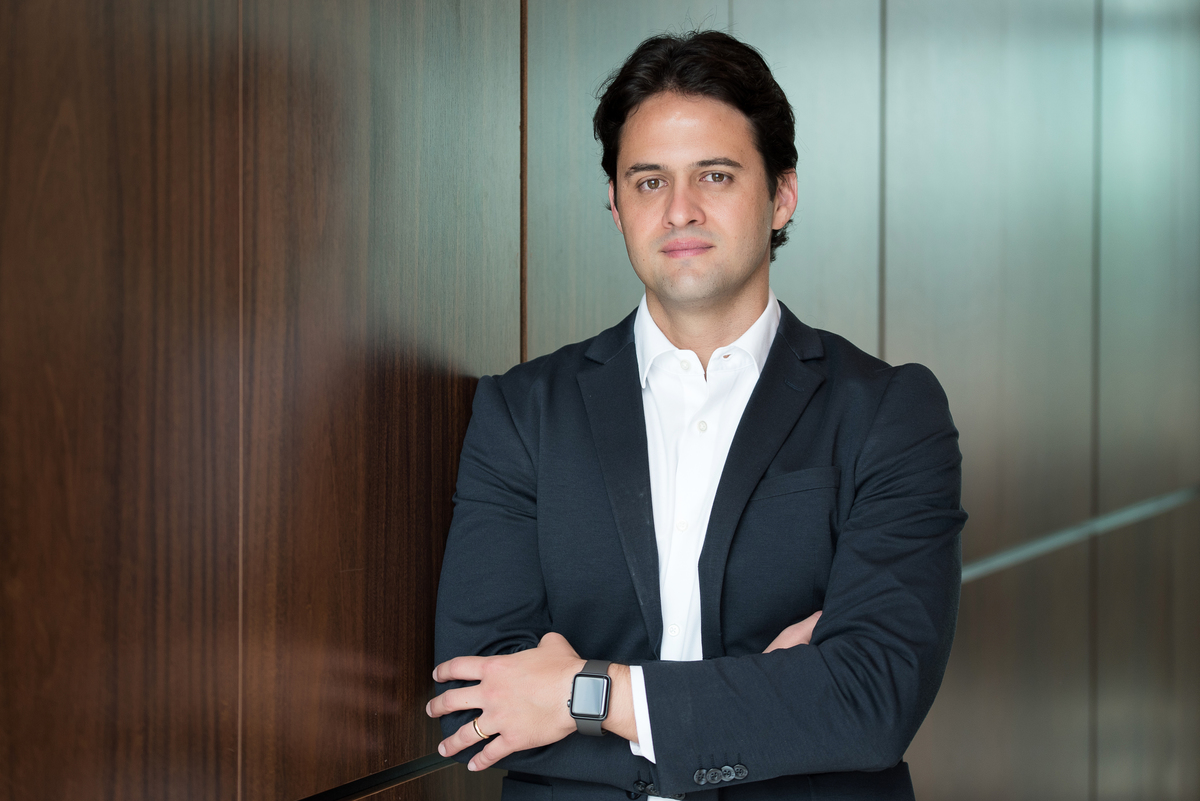 Fabrício Drumond, SuperBAC Biotechnology Solutions, Fotografia de Perfil Profissional, Fotografia Corporativa, Fotografia Profissional, Fotos Masculinas, Empresa, Fotos em estúdio, fotos no studio, homem de terno, fotos corporativas ao ar livre