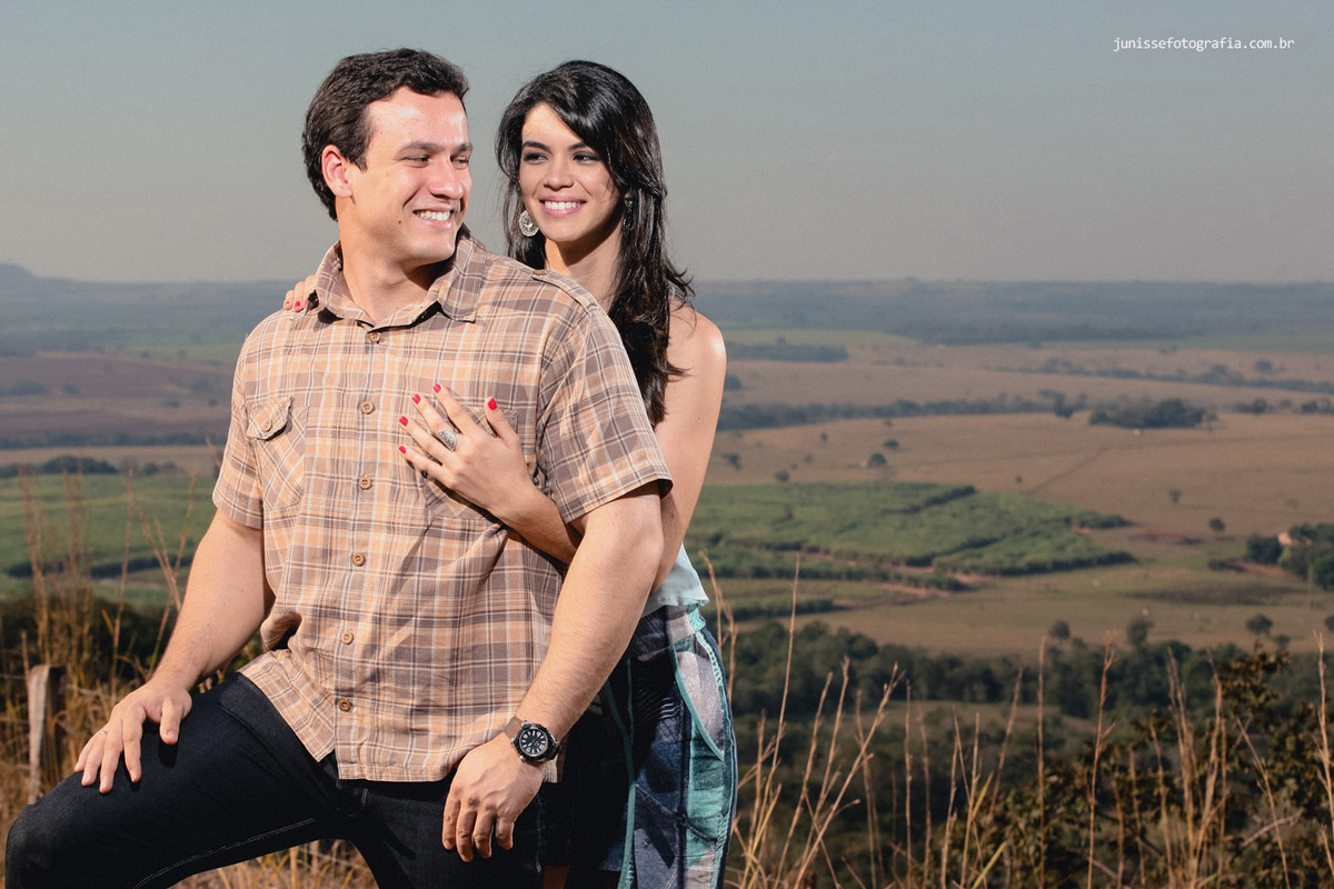 gabriela-e-esequiel-casamento_casamento-em-ituiutaba_ensaio-externo_ensaio-ar-livre_fotos-diferentes-de-casamento_casamento-diferente_casamento-de-dia_casamento-ituiutaba-mg_cas