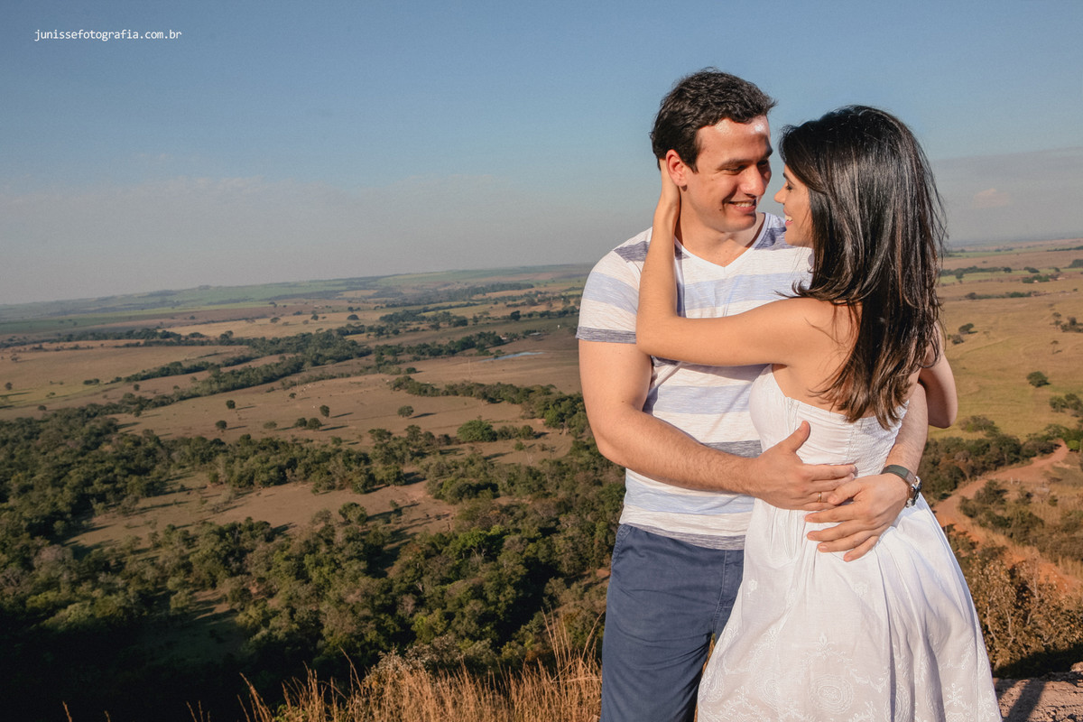 gabriela-e-esequiel-casamento_casamento-em-ituiutaba_ensaio-externo_ensaio-ar-livre_fotos-diferentes-de-casamento_casamento-diferente_casamento-de-dia_casamento-ituiutaba-mg_cas