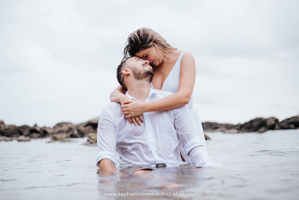 Pre-wedding, ensaio pre casamento, ensaio de casal, praia do iporanga, ensaio no guaruja, ensaio pre-wedding em iporanga, ensaio na praia, pre-wedding na praia, casamento, fotografo de casamento, melhor fotografo de casamento, raphael oliveira.