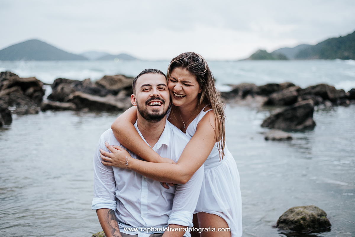 Pre-wedding, ensaio pre casamento, ensaio de casal, praia do iporanga, ensaio no guaruja, ensaio pre-wedding em iporanga, ensaio na praia, pre-wedding na praia, casamento, fotografo de casamento, melhor fotografo de casamento, raphael oliveira.