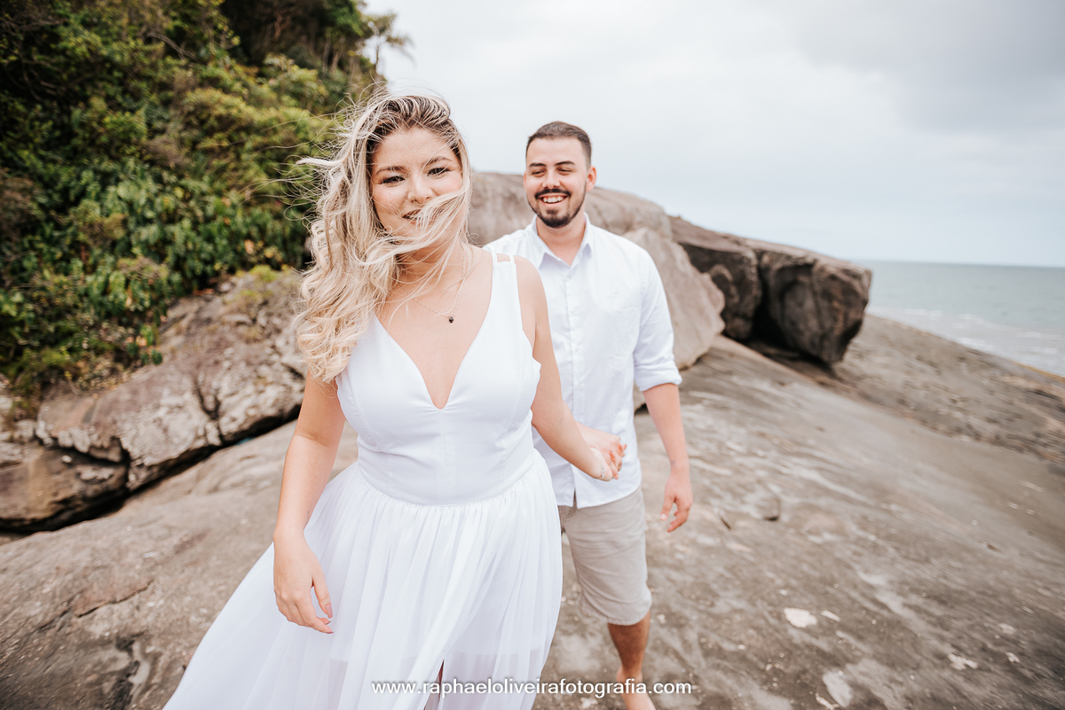 Pre-wedding, ensaio pre casamento, ensaio de casal, praia do iporanga, ensaio no guaruja, ensaio pre-wedding em iporanga, ensaio na praia, pre-wedding na praia, casamento, fotografo de casamento, melhor fotografo de casamento, raphael oliveira.