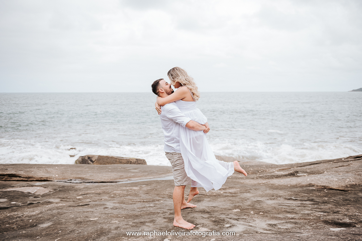 Pre-wedding, ensaio pre casamento, ensaio de casal, praia do iporanga, ensaio no guaruja, ensaio pre-wedding em iporanga, ensaio na praia, pre-wedding na praia, casamento, fotografo de casamento, melhor fotografo de casamento, raphael oliveira.