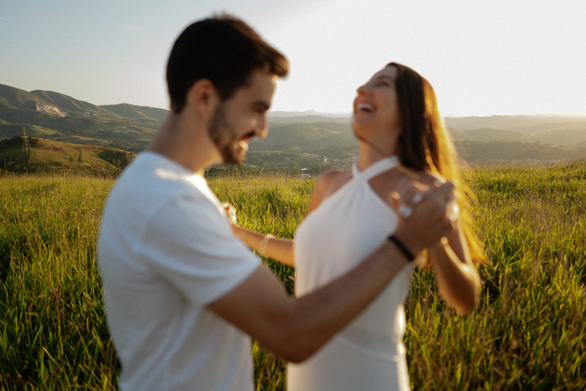 Pre-wedding, ensaio pre casamento, ensaio de casal, morro do capuava, ensaio de casal morro do capuava, fotografo de casamento, fotografia de ensaio, ideias para ensiao pre-wedding, fotografia documental, especialista em casamento, raphael oliveira