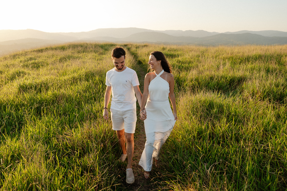 Pre-wedding, ensaio pre casamento, ensaio de casal, morro do capuava, ensaio de casal morro do capuava, fotografo de casamento, fotografia de ensaio, ideias para ensiao pre-wedding, fotografia documental, especialista em casamento, raphael oliveira