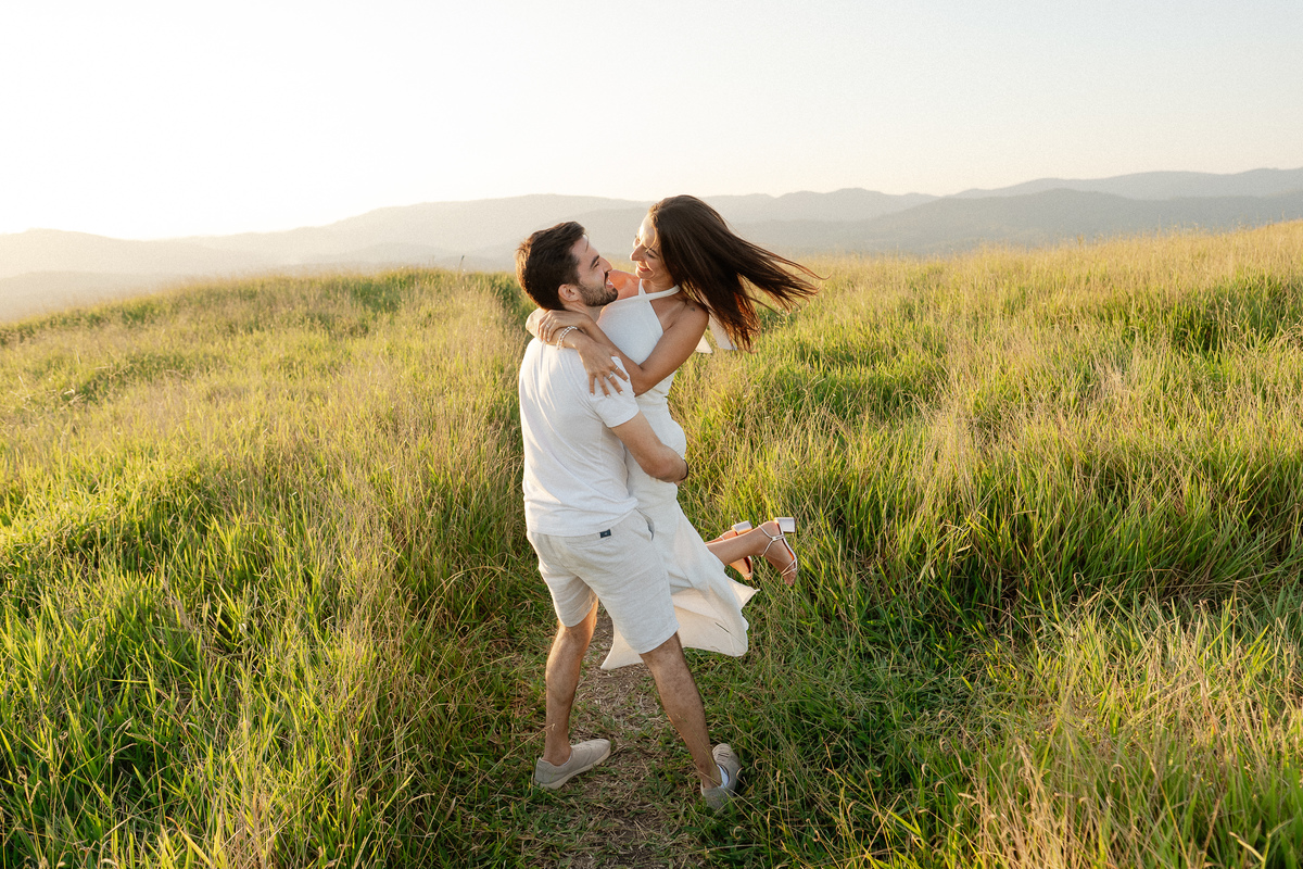 Pre-wedding, ensaio pre casamento, ensaio de casal, morro do capuava, ensaio de casal morro do capuava, fotografo de casamento, fotografia de ensaio, ideias para ensiao pre-wedding, fotografia documental, especialista em casamento, raphael oliveira