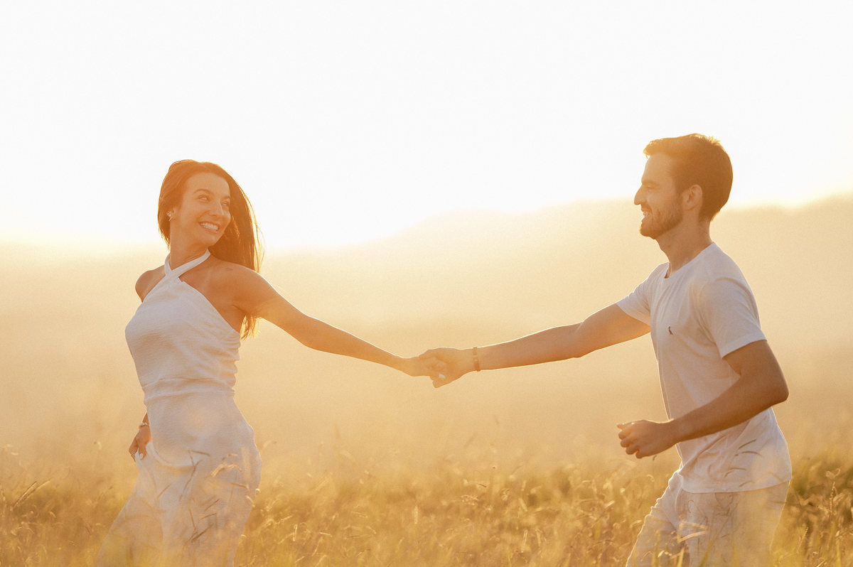 Pre-wedding, ensaio pre casamento, ensaio de casal, morro do capuava, ensaio de casal morro do capuava, fotografo de casamento, fotografia de ensaio, ideias para ensiao pre-wedding, fotografia documental, especialista em casamento, raphael oliveira