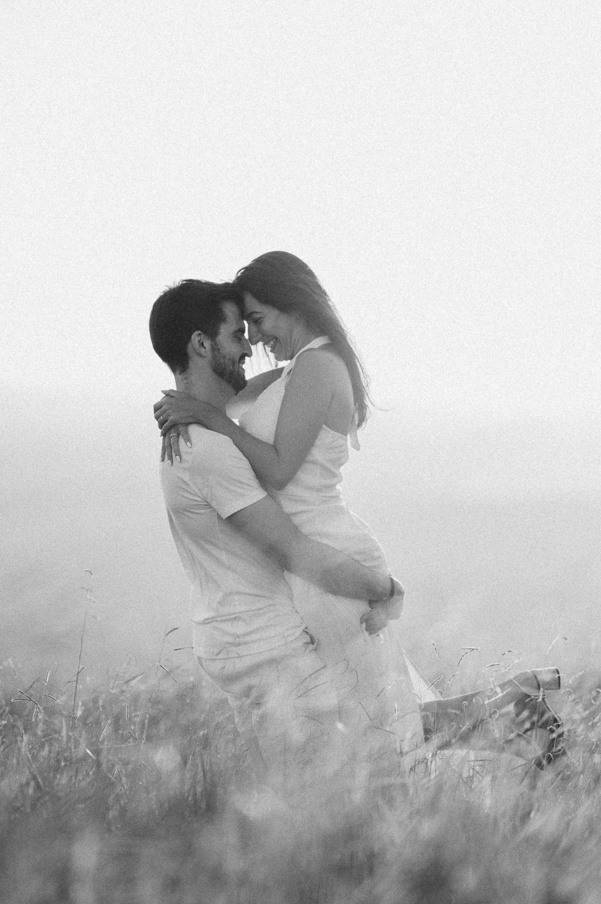 Pre-wedding, ensaio pre casamento, ensaio de casal, morro do capuava, ensaio de casal morro do capuava, fotografo de casamento, fotografia de ensaio, ideias para ensiao pre-wedding, fotografia documental, especialista em casamento, raphael oliveira