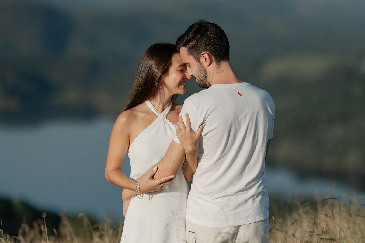 Pre-wedding, ensaio pre casamento, ensaio de casal, morro do capuava, ensaio de casal morro do capuava, fotografo de casamento, fotografia de ensaio, ideias para ensiao pre-wedding, fotografia documental, especialista em casamento, raphael oliveira