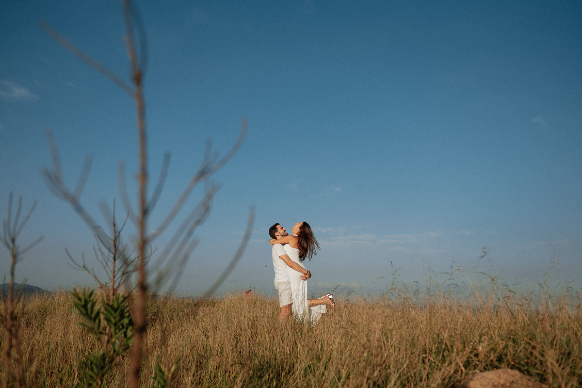 Pre-wedding, ensaio pre casamento, ensaio de casal, morro do capuava, ensaio de casal morro do capuava, fotografo de casamento, fotografia de ensaio, ideias para ensiao pre-wedding, fotografia documental, especialista em casamento, raphael oliveira