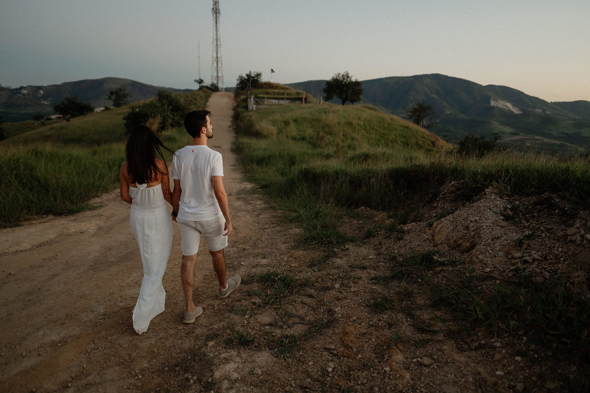 Pre-wedding, ensaio pre casamento, ensaio de casal, morro do capuava, ensaio de casal morro do capuava, fotografo de casamento, fotografia de ensaio, ideias para ensiao pre-wedding, fotografia documental, especialista em casamento, raphael oliveira