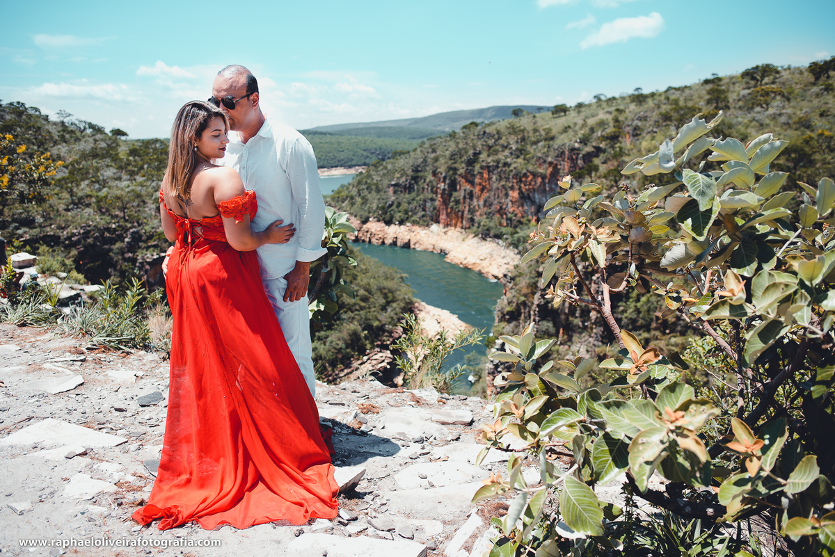Ensaio pós-casamento, trash the dress, em Capitólio-Minas Gerais, fotografado pelo fotógrafo Raphael Oliveira Fotografia, fotógrafo de casamento raphael oliveira, fotografo de família, Raphael Oliveira Fotografia