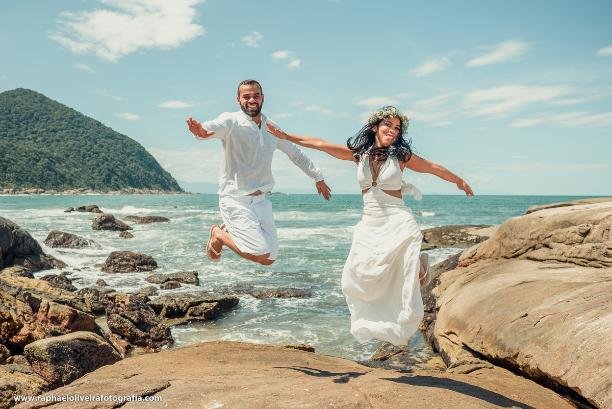 Ensaio pré-casamento Laiane e Anderson realizado na praia do Iporanga guarujá, raphael oliveira fotografia