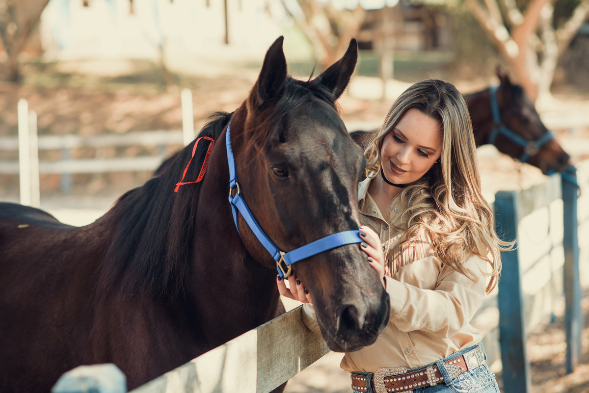 Ensaio Feminino, Ensaio fotográfico, book fotográfico, fotografia de moda, modelo fotográfico, ensaio em são roque, ensaio de menina, cavalos, ensaio com cavalos, fotos com cavalos, hipismos, ensaios externos