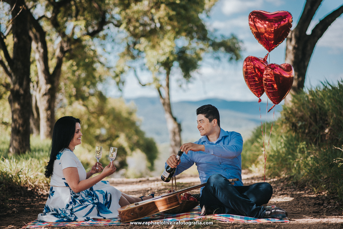 Ensaio pré-casamento - ensaio de casal - casamento pirapora do bom jesus -morro do capuava - ensaio de casal - inspiração para ensaio fotografico - casamento - fotos de ensaio - casamento no campo - raphael oliveira fotografia - fotografo de casamentos